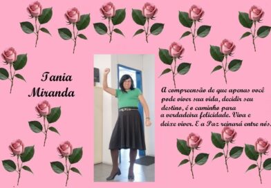 Pink rose-bordered background with the name 'Tania Miranda' on the left, a central photo of a woman in a green top and black skirt raising her fist, and a Portuguese inspirational quote on the right.