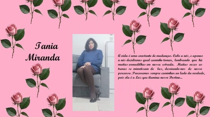 Poster com fundo rosa e rosas em toda a margem; à esquerda, o nome 'Tania Miranda'; no centro, foto de mulher sentada; à direita, texto em branco: 'A vida é uma constante de mudanças...'